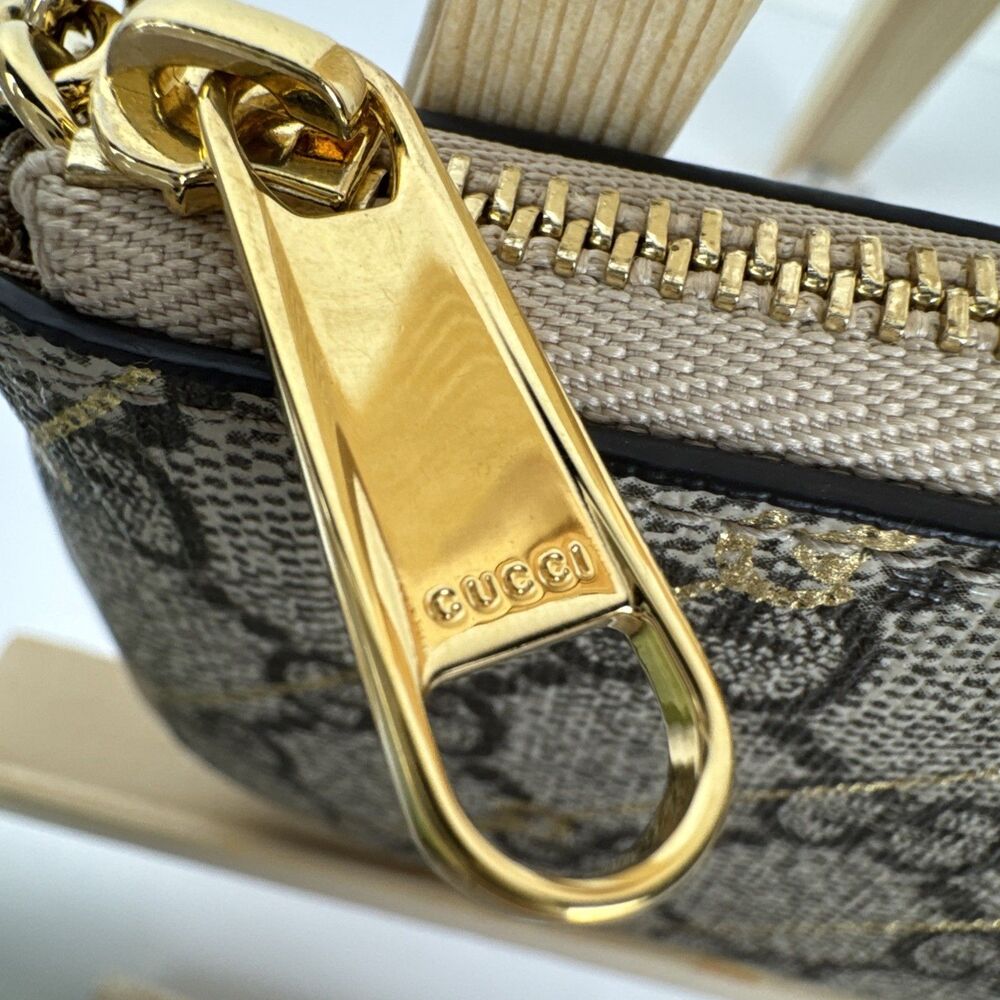 Gucci Coin Case GG with Gold Pattern Women - Picture 10 of 16
